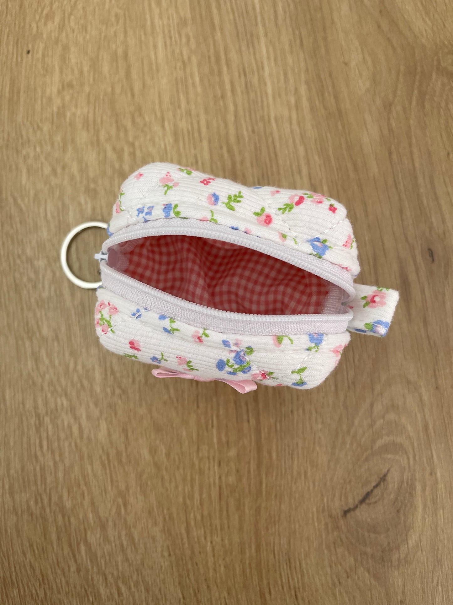 Porte-clés | Mini-pochette | Fleurs roses et bleues avec feuilles
