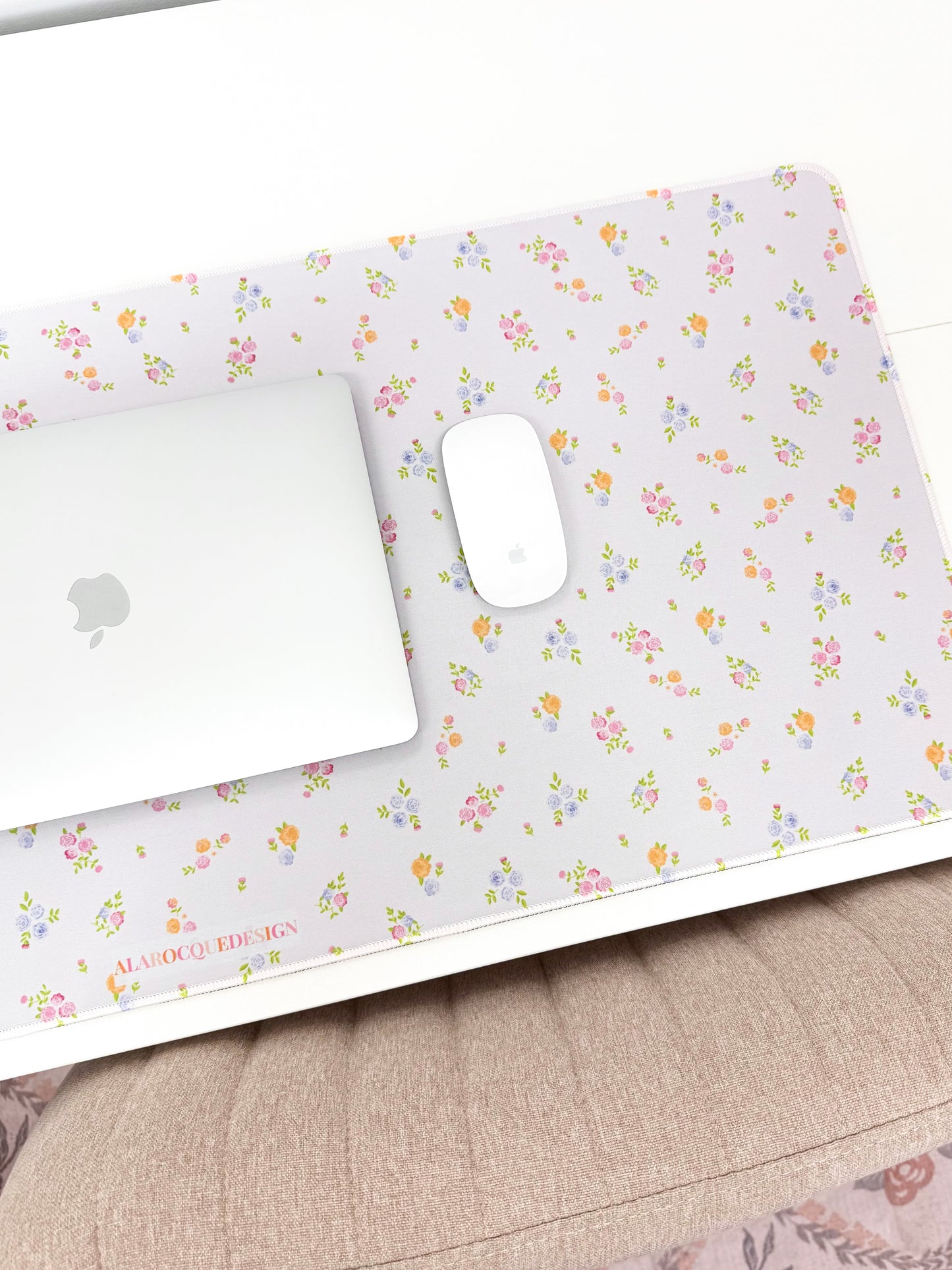 Tapis de bureau | Fleurs bleues, oranges et roses