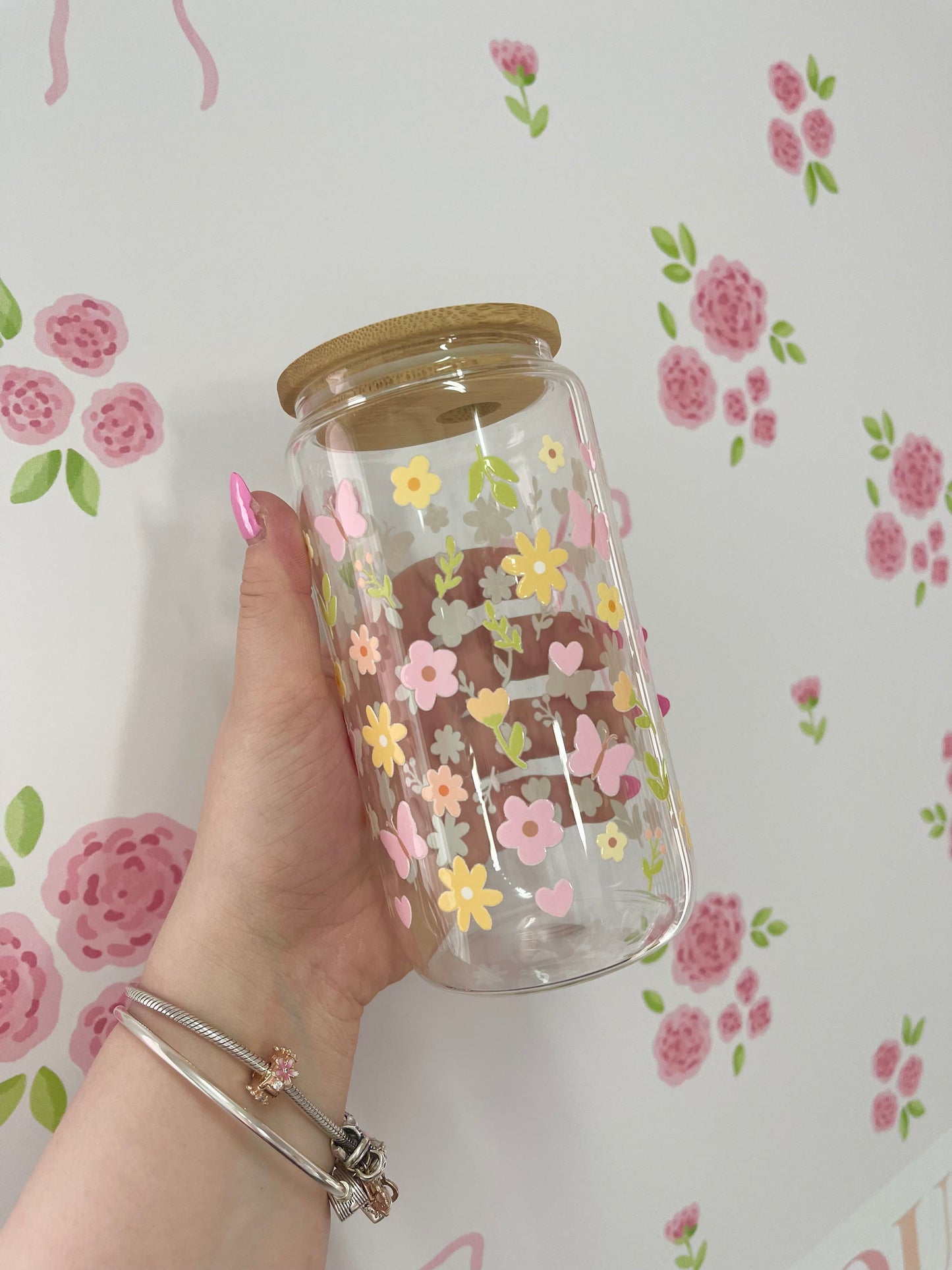 Verre 16 oz | Été | Papillons et fleurs jaunes et roses
