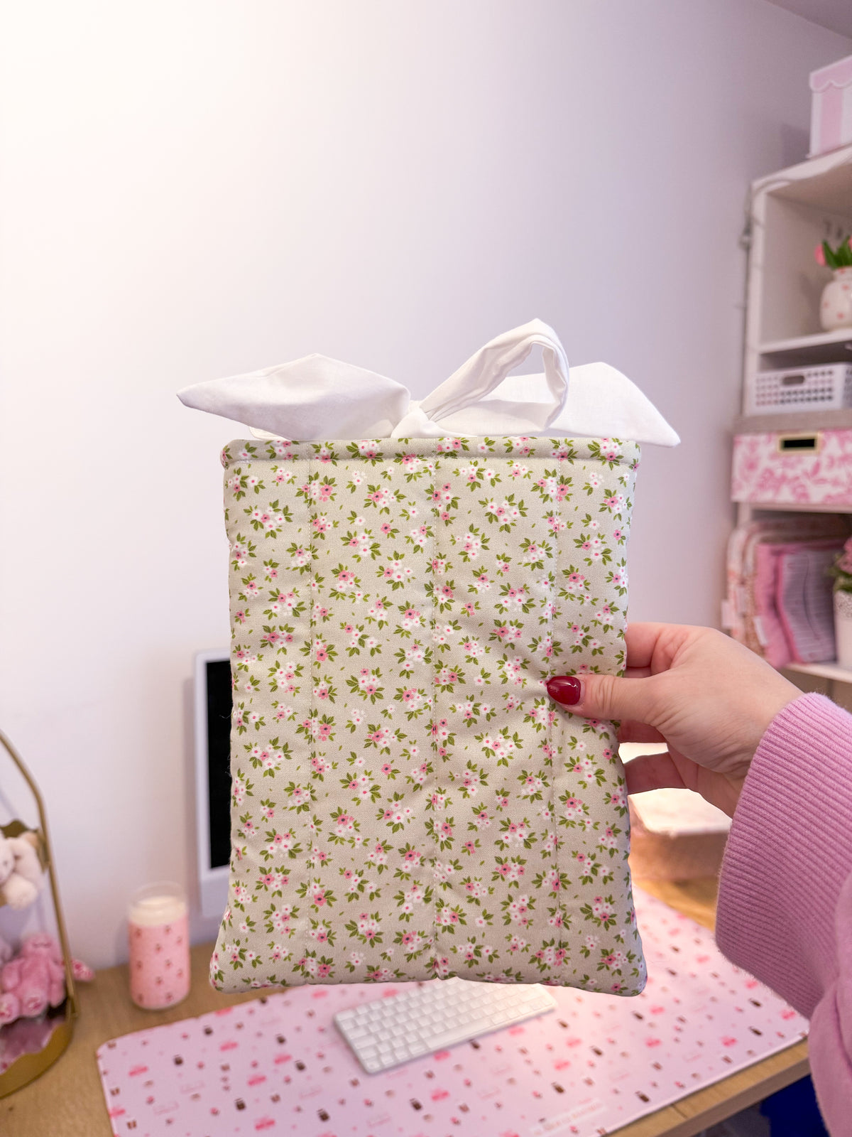 Pochette à livre ou liseuse | Sauge et fleurs fuchsia