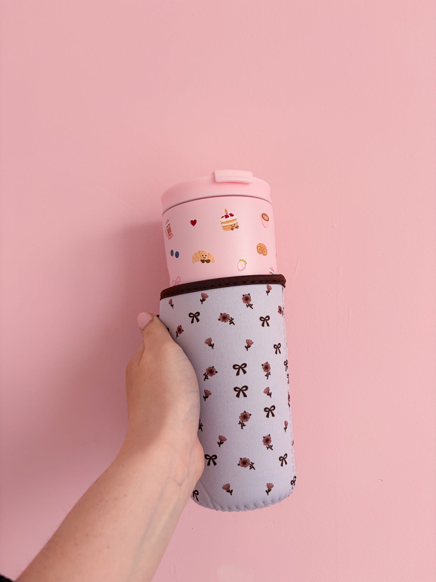 Manchon pour bouteille isotherme 24 oz | Boucles et fleurs brunes