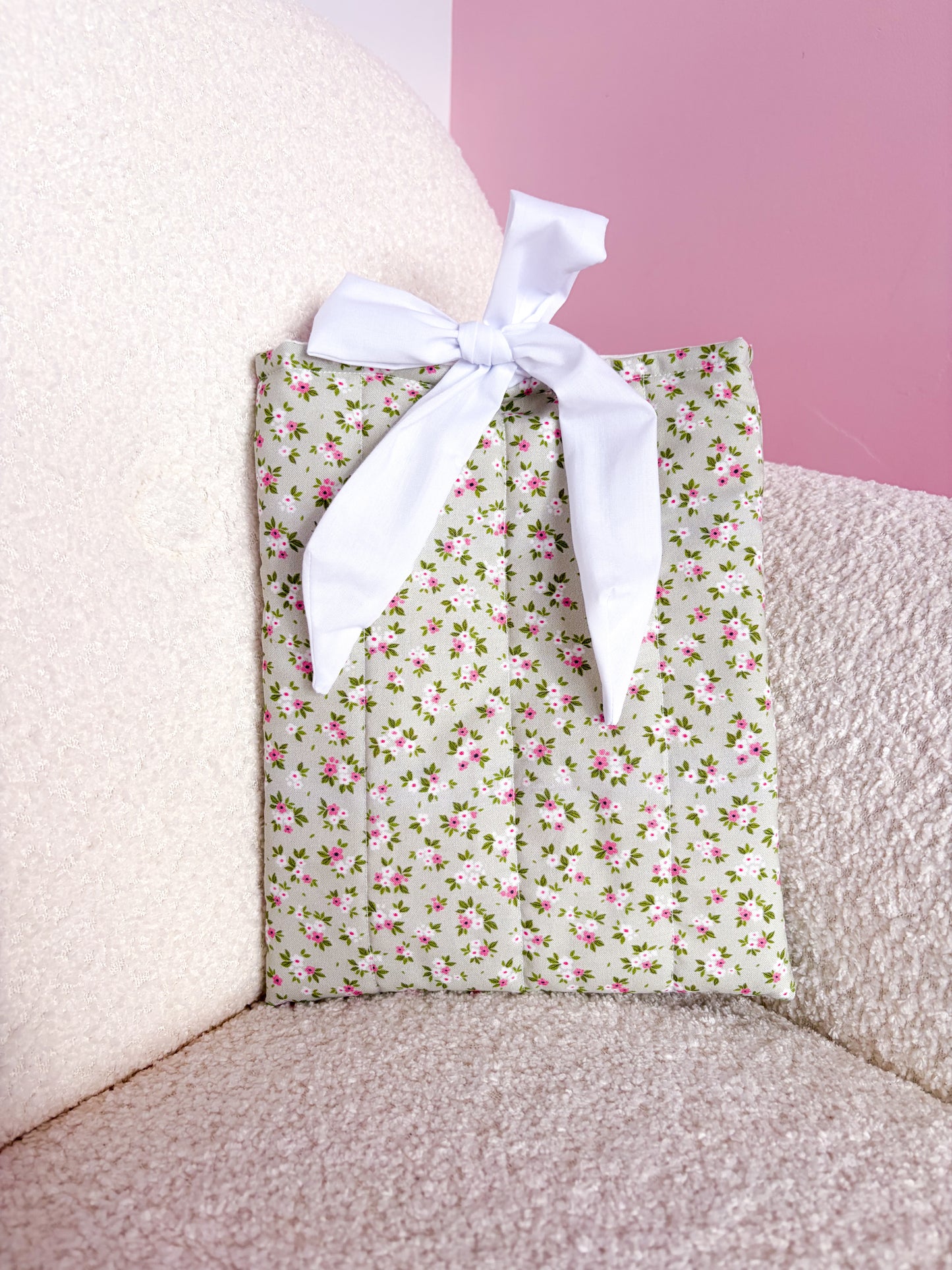 Pochette à livre ou liseuse | Sauge et fleurs fuchsia