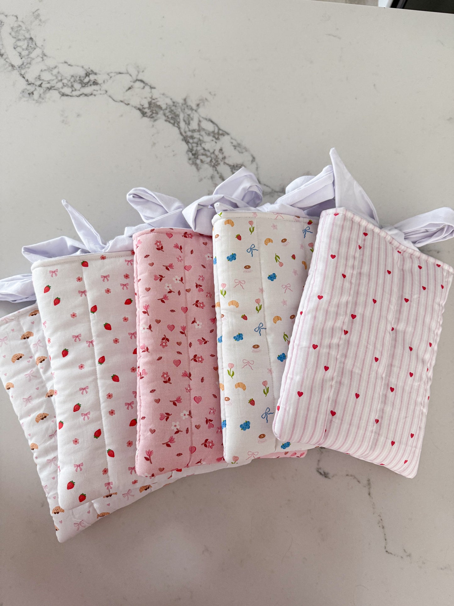 Pochette à livre ou liseuse | Lignes et coeurs