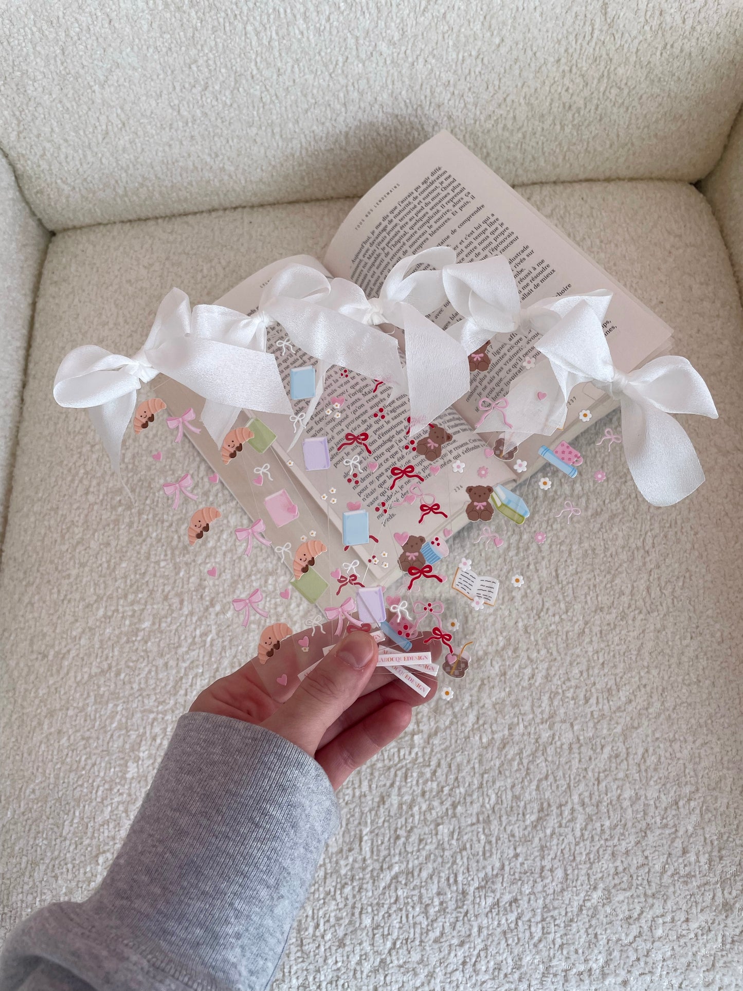 Signet en acrylique avec boucle | Livres pastel et boucles