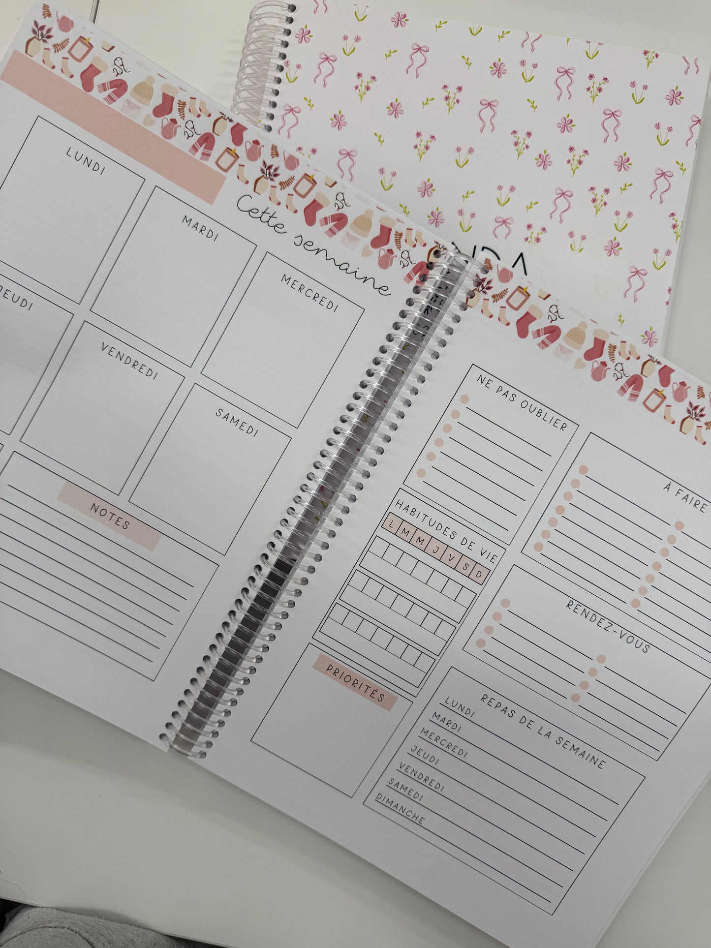 Imparfait | Agenda planificateur | 2025-2026 | Bouquets de fleurs et boucles