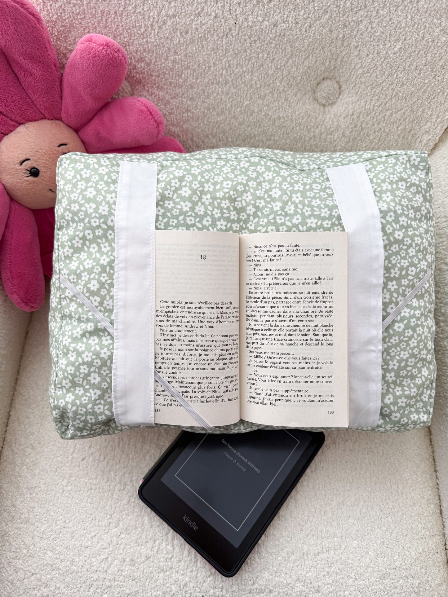 Coussin de lecture | Sauge et marguerites blanches