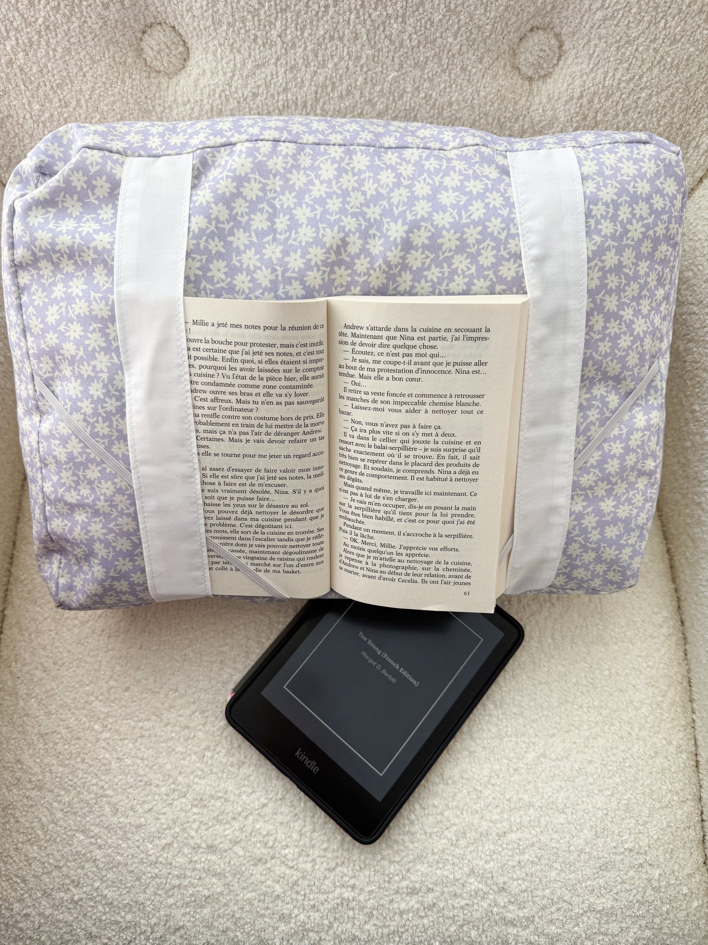 Coussin de lecture | Mauve et marguerites blanches