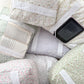 Coussin de lecture | Sauge et fleurs fuchsia