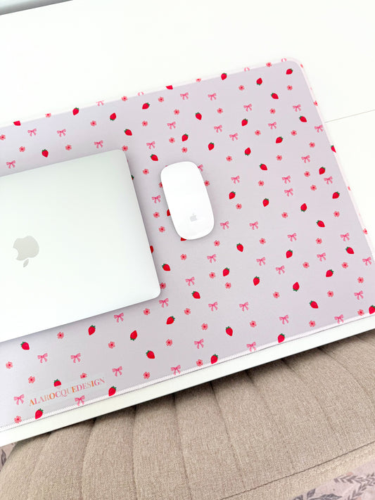 Tapis de bureau | Fraises et boucles