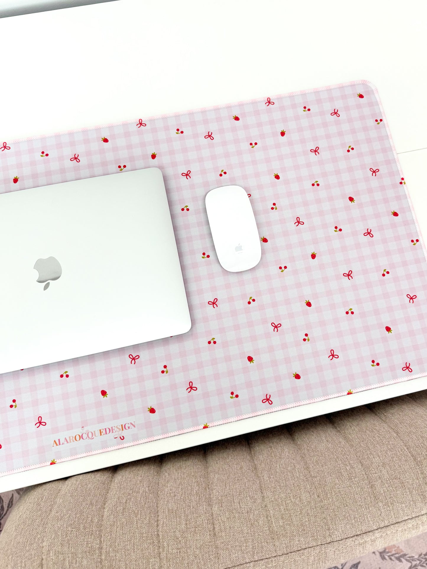 Tapis de bureau | Carreauté et fruits