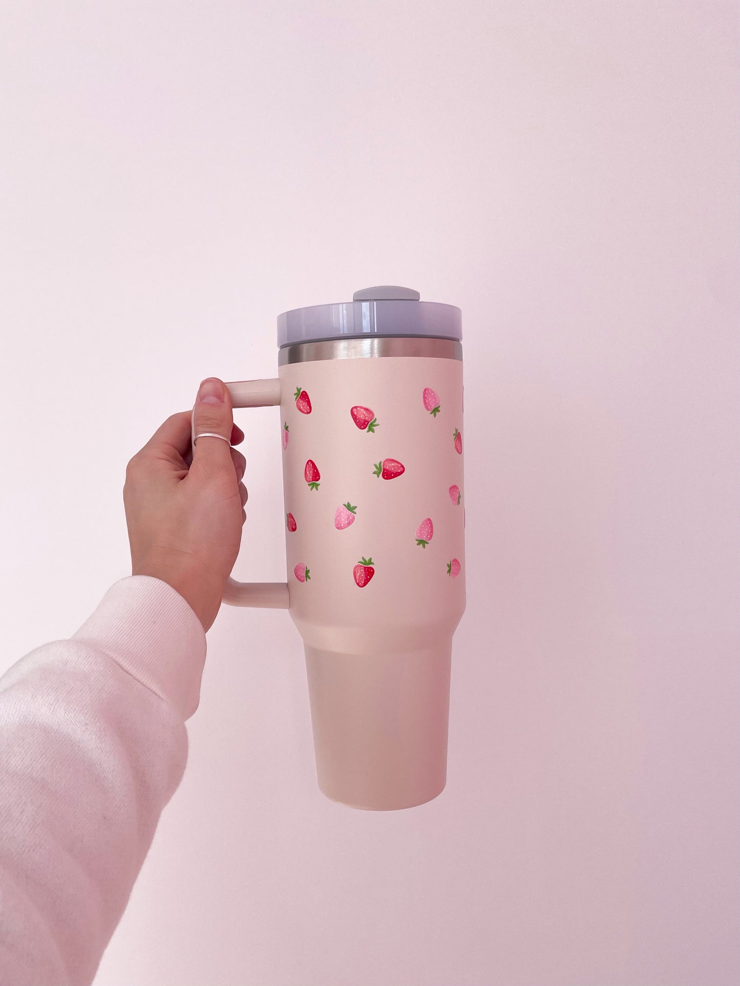 Bouteille à poignée 40 oz | Beige | Fraises rouges et roses