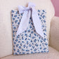 Pochette à livre ou liseuse | Fleurs mélange de bleus
