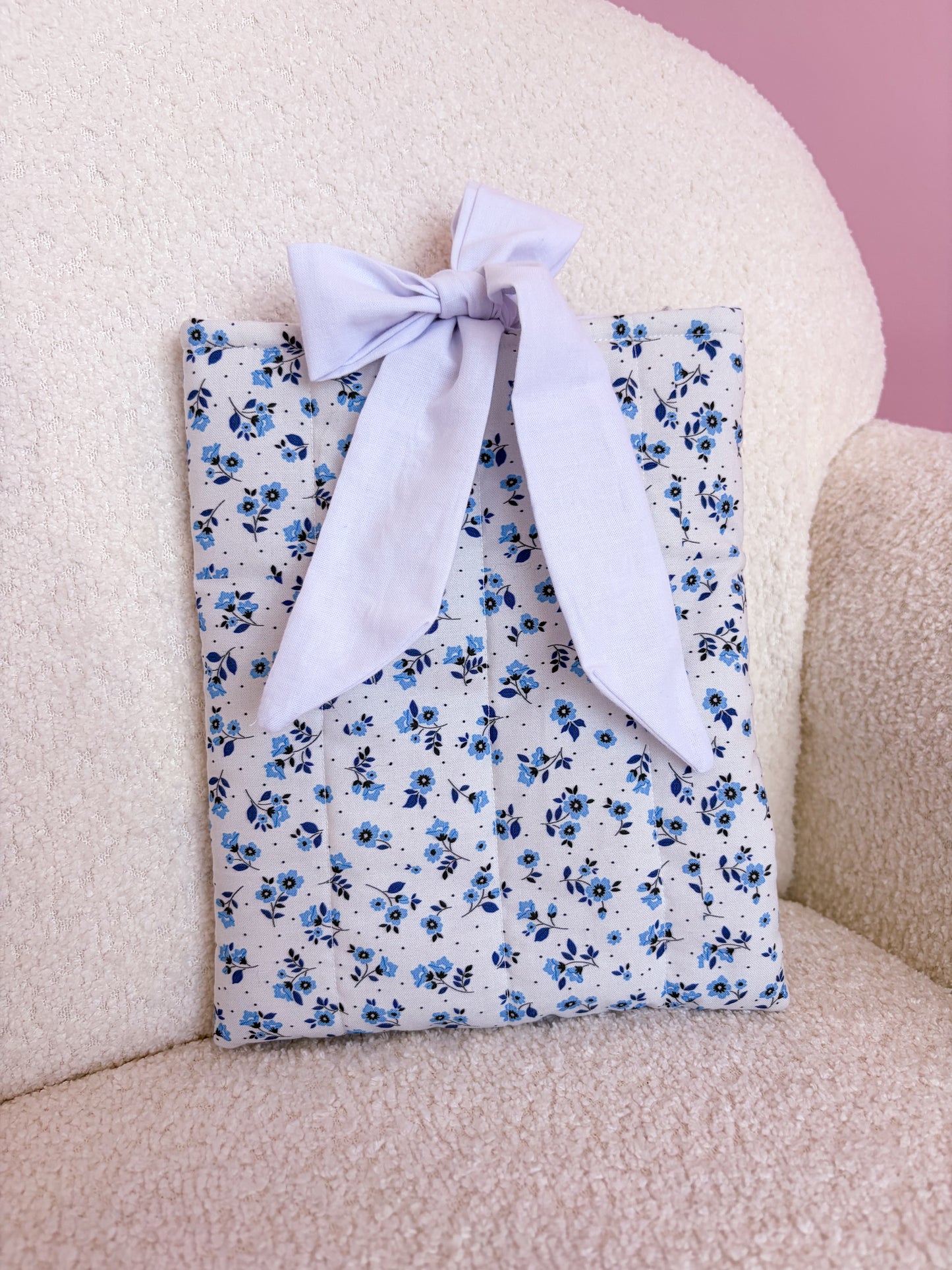 Pochette à livre ou liseuse | Fleurs mélange de bleus