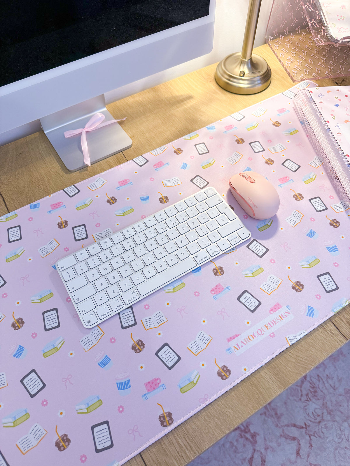Tapis de bureau | Livres, cafés et liseuses