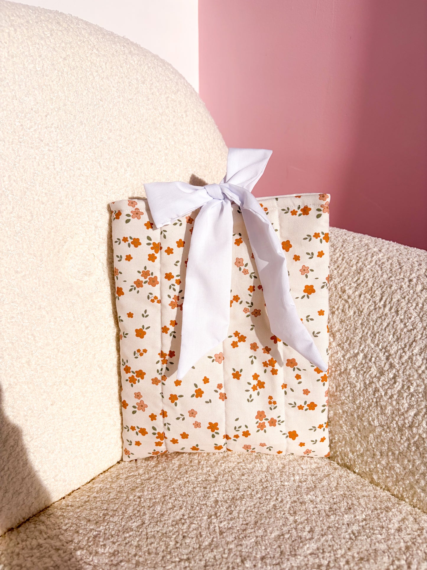 Pochette à livre ou liseuse | Fleurs roses et oranges